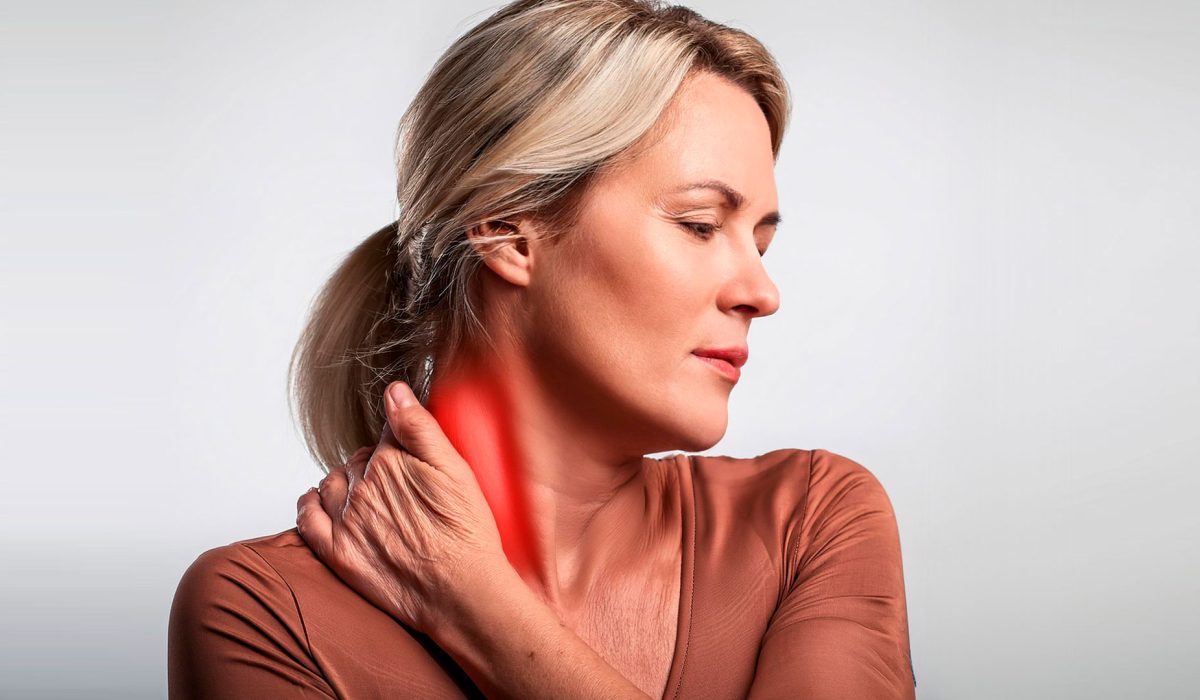 Mujer con dolor de cuello